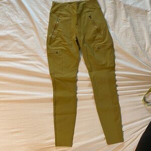 Athleta Headlands Hybrid cargo tights